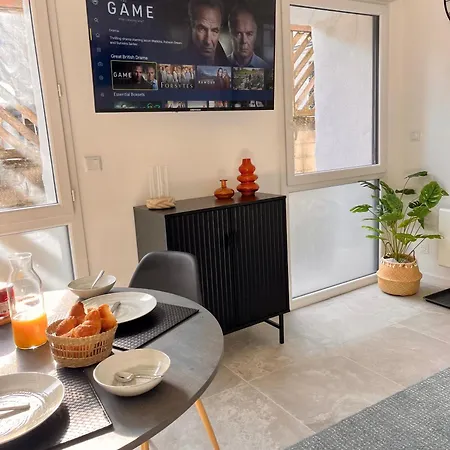 Le Vieux Bourg 5, Spacious 1 Bed Apartment, Bourg Centre Appartement *