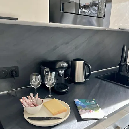Le Vieux Bourg 5, Spacious 1 Bed Apartment, Bourg Centre Appartamento *